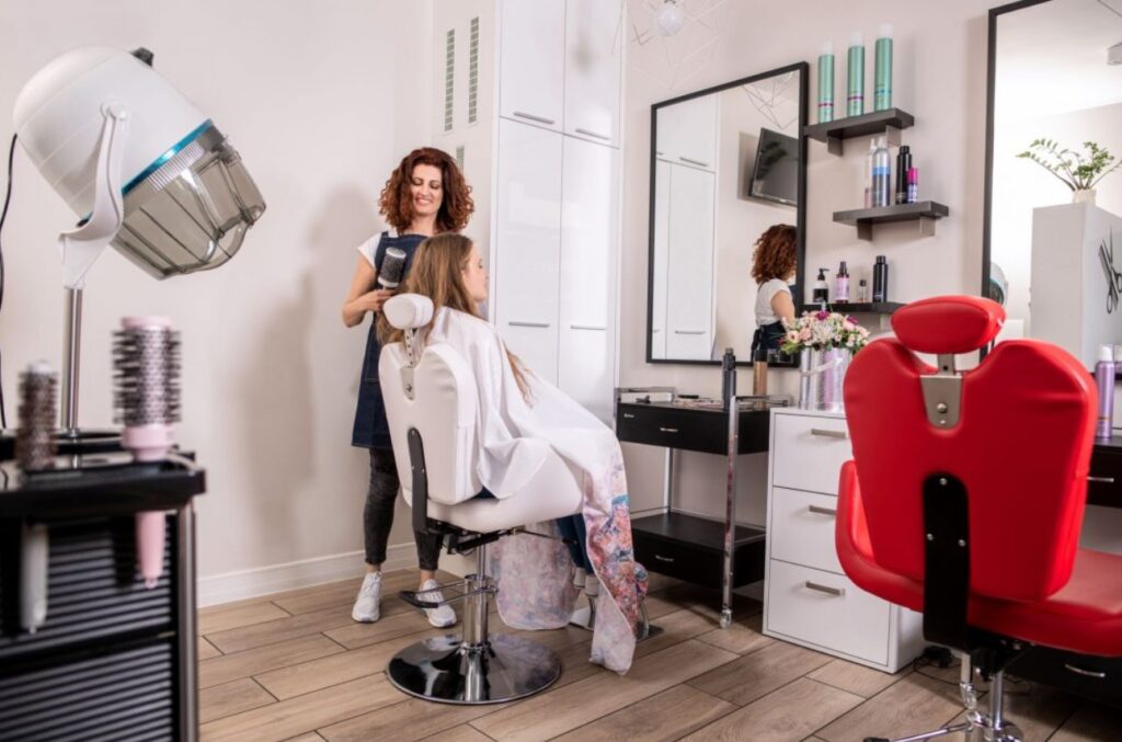 Wie wählt man den perfekten Friseurstuhl für seinen Salon aus?